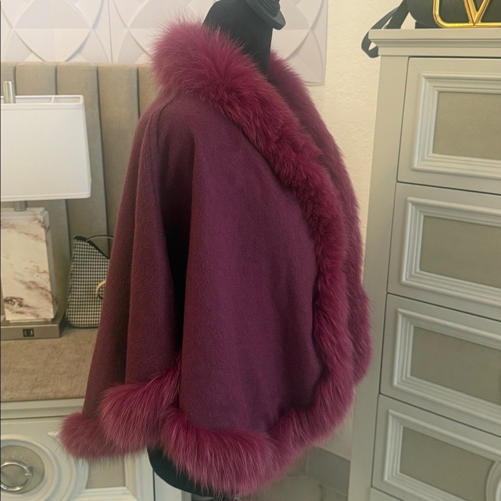 Givenchy Fox fur trimmed cape - Picture 5 of 9